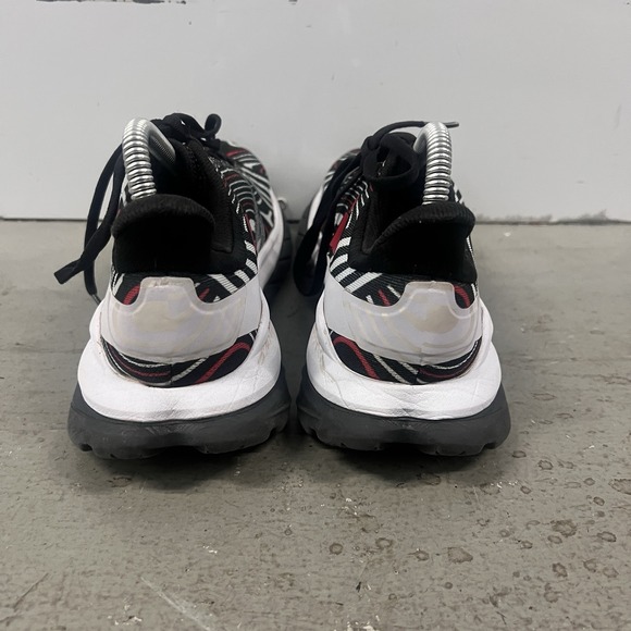 Hoka One One Mach 5 Running Shoes Black White Red Womens Size 7.5 B Marathon - Picture 2 of 9